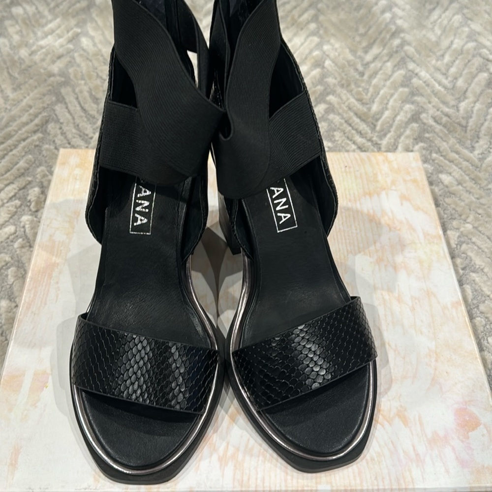 Solsana Fogal Heel, NWT